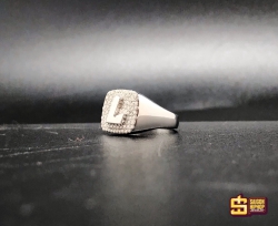 Nhẫn Chữ Cái Mặt Vuông